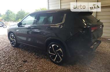 Позашляховик / Кросовер Mitsubishi Outlander 2023 в Ужгороді