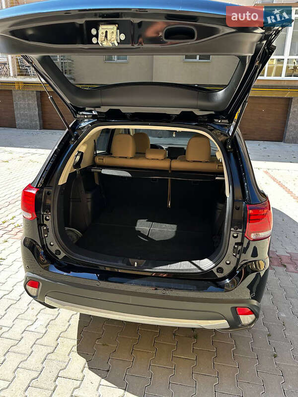 Внедорожник / Кроссовер Mitsubishi Outlander 2015 в Черновцах