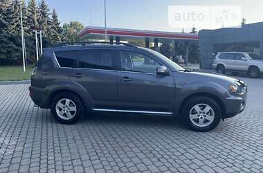 Внедорожник / Кроссовер Mitsubishi Outlander 2010 в 