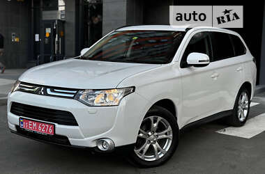 Позашляховик / Кросовер Mitsubishi Outlander 2013 в Києві