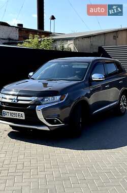 Внедорожник / Кроссовер Mitsubishi Outlander 2016 в 