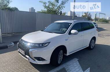 Позашляховик / Кросовер Mitsubishi Outlander 2020 в Києві