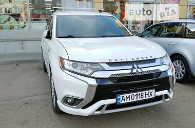 Позашляховик / Кросовер Mitsubishi Outlander 2019 в Києві