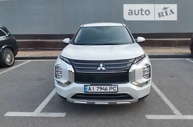 Позашляховик / Кросовер Mitsubishi Outlander 2023 в Києві