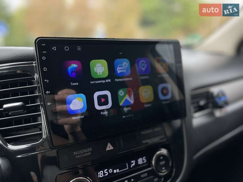 Позашляховик / Кросовер Mitsubishi Outlander 2017 в Луцьку