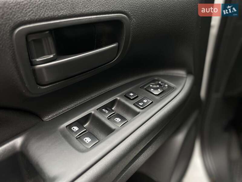 Позашляховик / Кросовер Mitsubishi Outlander 2017 в Луцьку