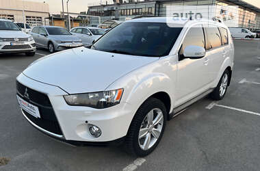 Позашляховик / Кросовер Mitsubishi Outlander 2012 в Києві