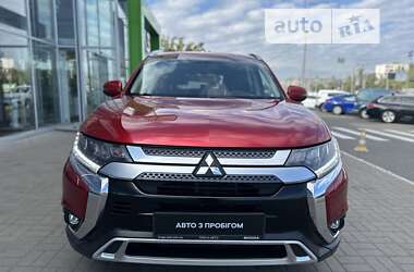 Позашляховик / Кросовер Mitsubishi Outlander 2019 в Києві