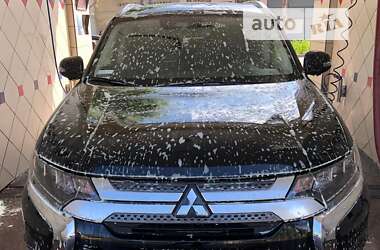 Позашляховик / Кросовер Mitsubishi Outlander 2019 в Києві