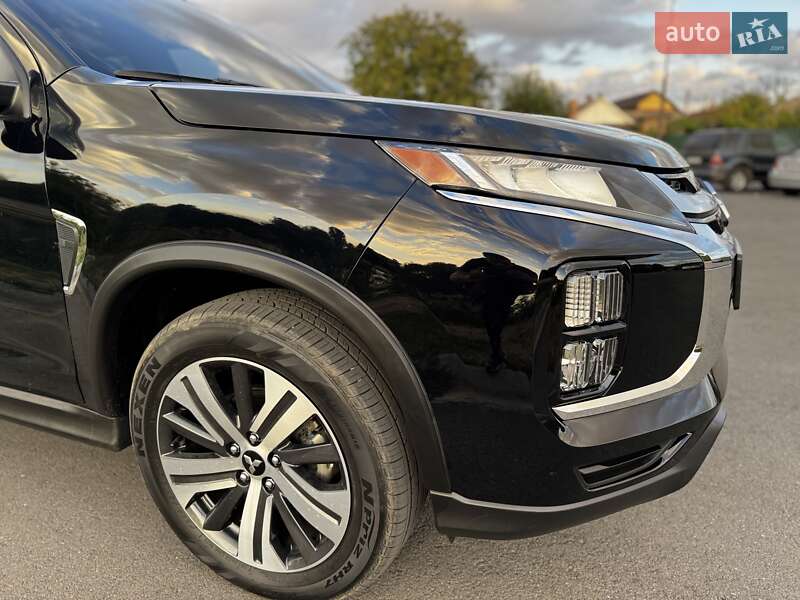 Позашляховик / Кросовер Mitsubishi Outlander 2023 в Олександрії