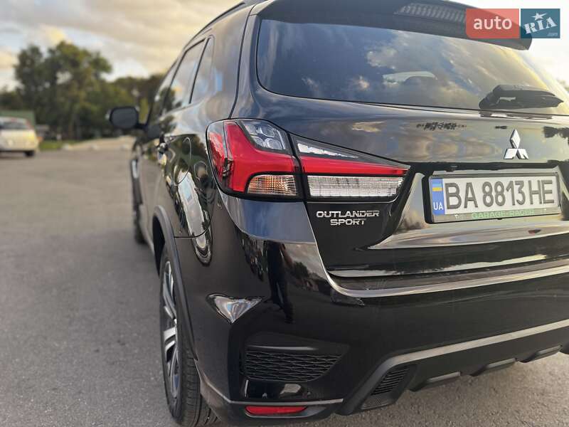 Позашляховик / Кросовер Mitsubishi Outlander 2023 в Олександрії