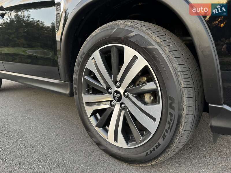 Позашляховик / Кросовер Mitsubishi Outlander 2023 в Олександрії