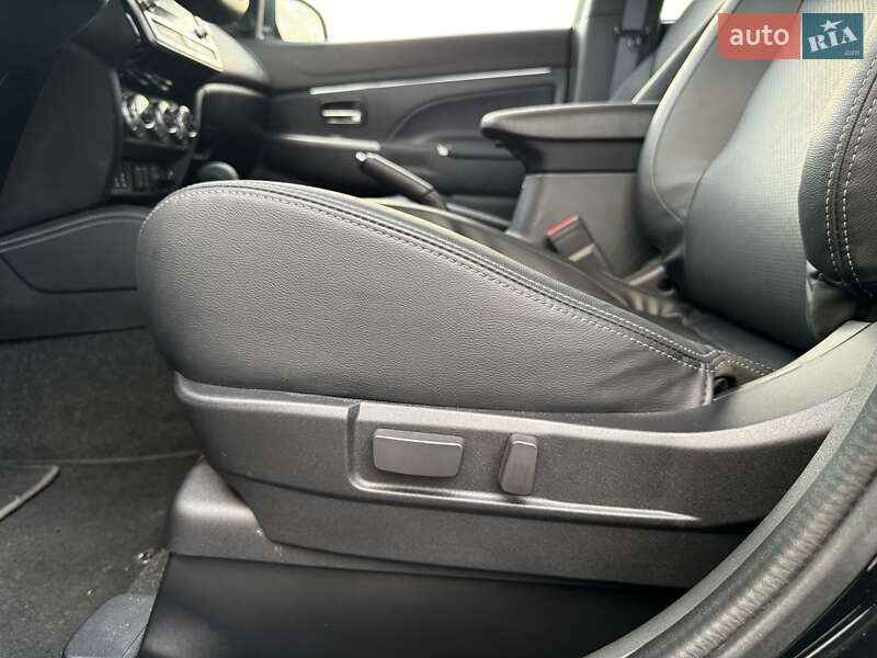 Позашляховик / Кросовер Mitsubishi Outlander 2023 в Олександрії