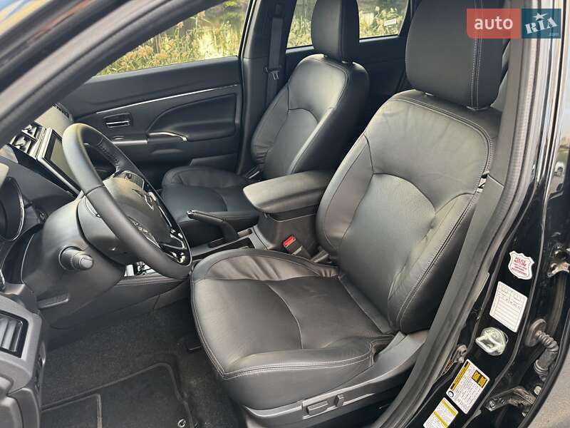 Позашляховик / Кросовер Mitsubishi Outlander 2023 в Олександрії