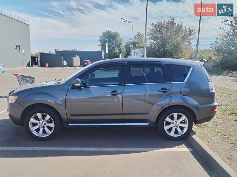 Внедорожник / Кроссовер Mitsubishi Outlander 2010 в Киеве