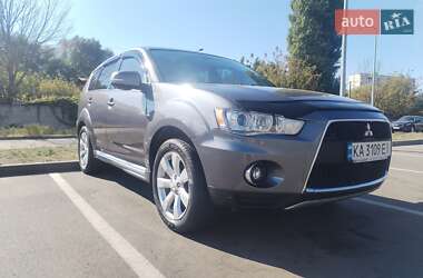 Позашляховик / Кросовер Mitsubishi Outlander 2010 в Києві
