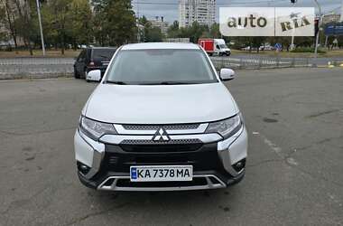 Позашляховик / Кросовер Mitsubishi Outlander 2018 в Києві