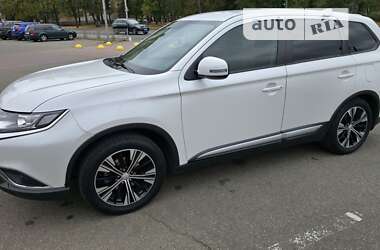 Позашляховик / Кросовер Mitsubishi Outlander 2018 в Києві