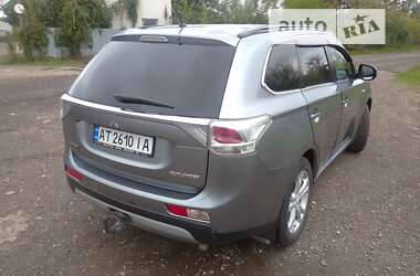 Внедорожник / Кроссовер Mitsubishi Outlander 2012 в 