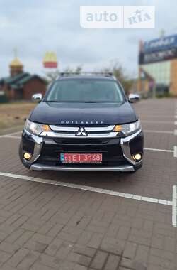 Позашляховик / Кросовер Mitsubishi Outlander 2017 в Києві