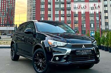 Позашляховик / Кросовер Mitsubishi Outlander 2017 в Києві