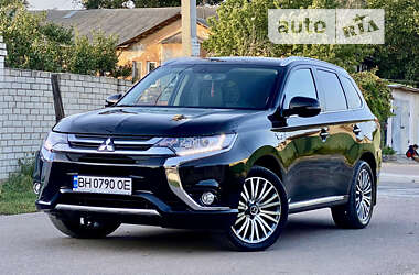 Внедорожник / Кроссовер Mitsubishi Outlander 2017 в Одессе