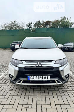 Позашляховик / Кросовер Mitsubishi Outlander 2020 в Києві