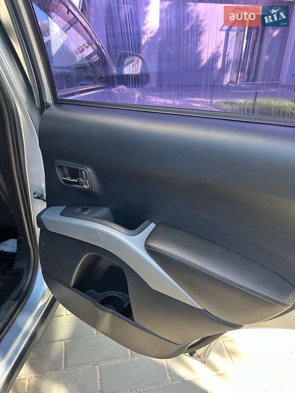 Позашляховик / Кросовер Mitsubishi Outlander 2007 в Львові фото 10 Позашляховик / Кросовер Mitsubishi Outlander 2007 в Львові