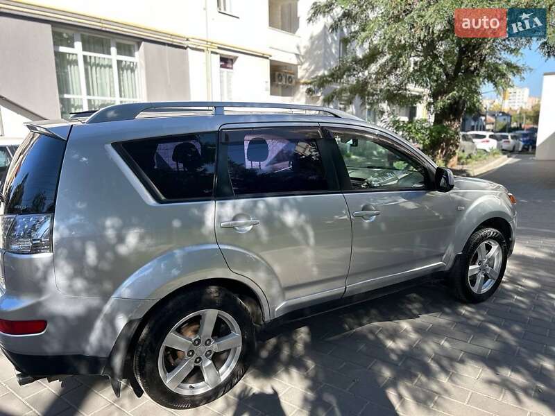Позашляховик / Кросовер Mitsubishi Outlander 2007 в Львові фото 13 Позашляховик / Кросовер Mitsubishi Outlander 2007 в Львові