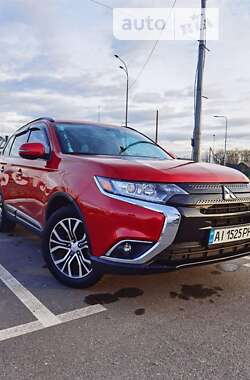 Позашляховик / Кросовер Mitsubishi Outlander 2016 в Києві