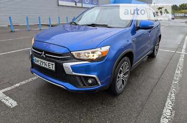 Позашляховик / Кросовер Mitsubishi Outlander 2017 в Києві