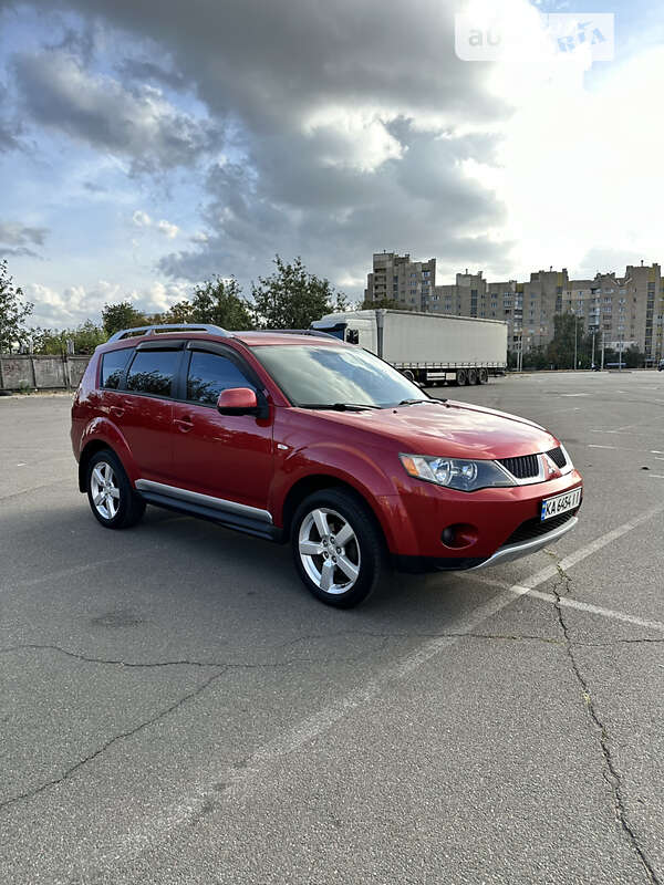 Внедорожник / Кроссовер Mitsubishi Outlander 2009 в 