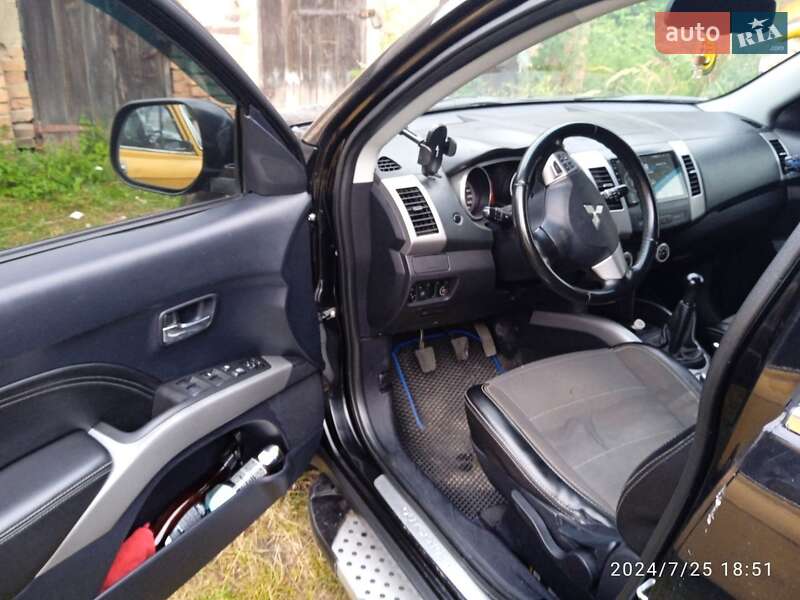 Внедорожник / Кроссовер Mitsubishi Outlander 2008 в Гоще