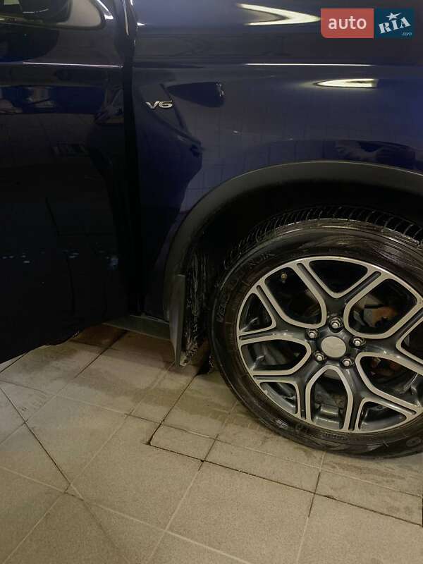 Внедорожник / Кроссовер Mitsubishi Outlander 2014 в 