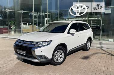 Позашляховик / Кросовер Mitsubishi Outlander 2017 в Києві