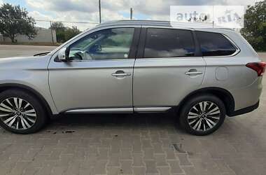 Mitsubishi Outlander 2020