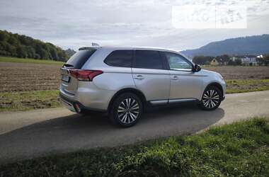 Внедорожник / Кроссовер Mitsubishi Outlander 2020 в Львове