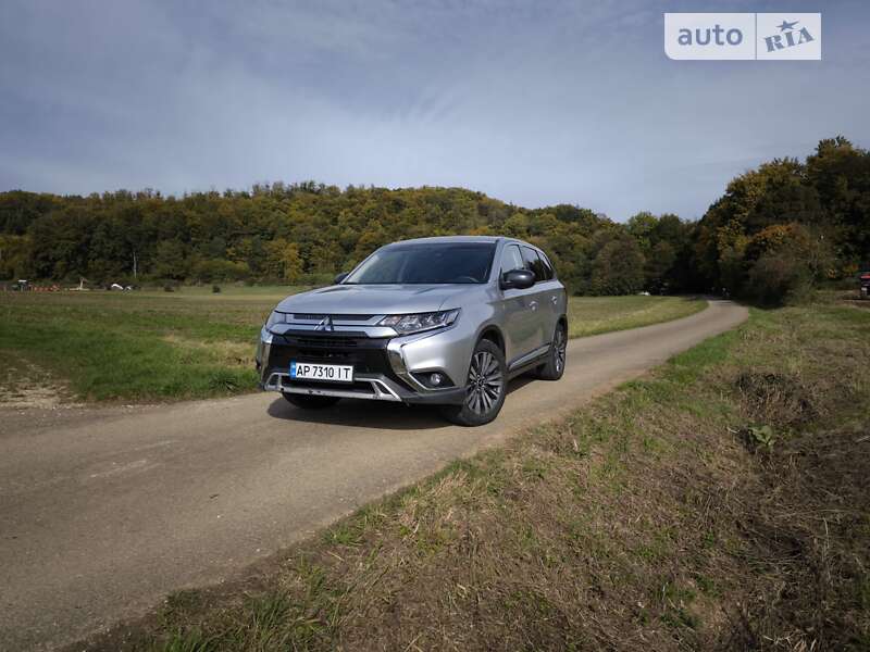 Внедорожник / Кроссовер Mitsubishi Outlander 2020 в Львове