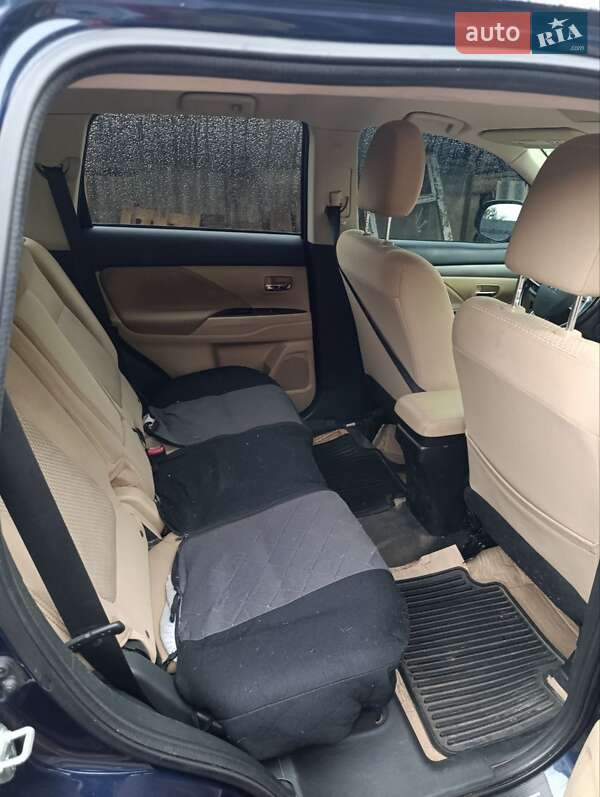 Внедорожник / Кроссовер Mitsubishi Outlander 2016 в Харькове