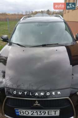 Внедорожник / Кроссовер Mitsubishi Outlander 2010 в 