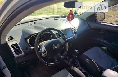 Внедорожник / Кроссовер Mitsubishi Outlander 2011 в 