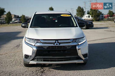 Позашляховик / Кросовер Mitsubishi Outlander 2017 в 