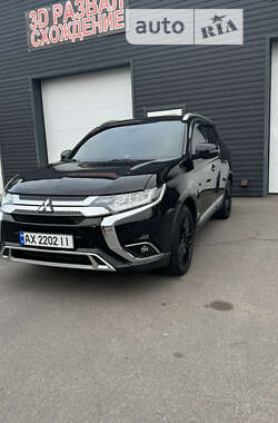 Позашляховик / Кросовер Mitsubishi Outlander 2019 в Харкові