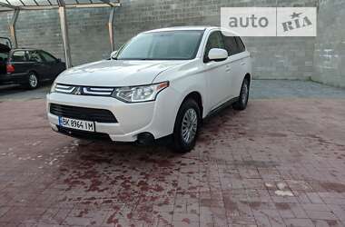 Позашляховик / Кросовер Mitsubishi Outlander 2013 в Рівному