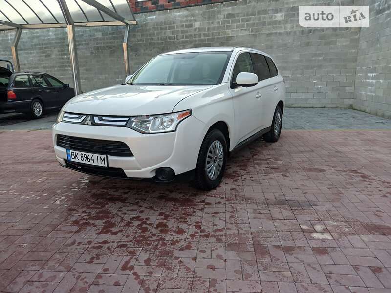 Позашляховик / Кросовер Mitsubishi Outlander 2013 в Рівному