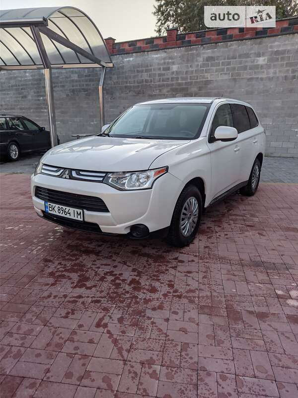 Позашляховик / Кросовер Mitsubishi Outlander 2013 в Рівному