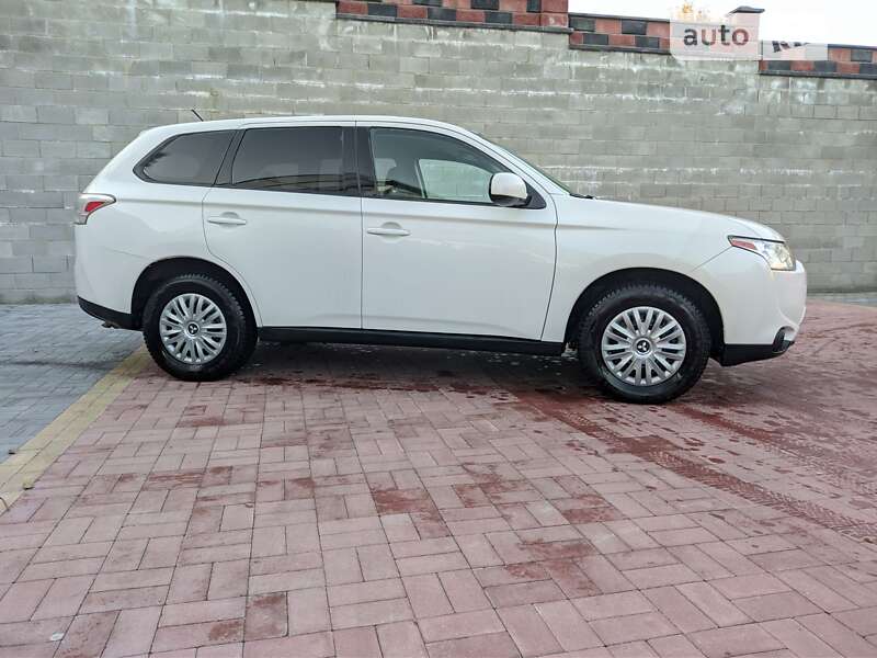 Позашляховик / Кросовер Mitsubishi Outlander 2013 в Рівному