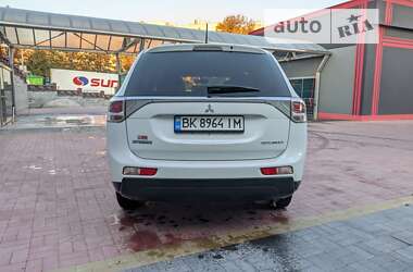 Позашляховик / Кросовер Mitsubishi Outlander 2013 в Рівному