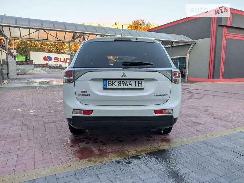 Позашляховик / Кросовер Mitsubishi Outlander 2013 в Рівному