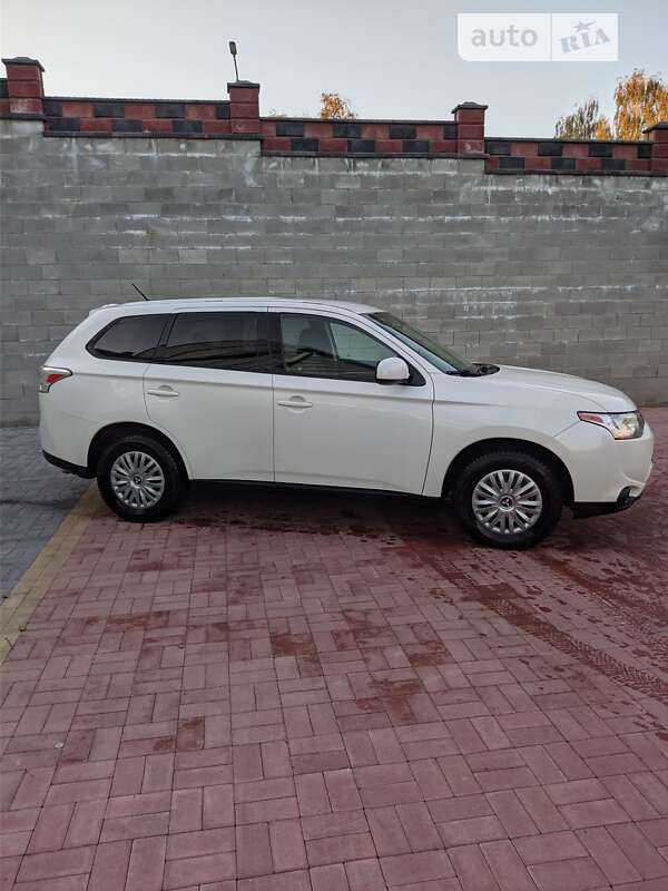 Позашляховик / Кросовер Mitsubishi Outlander 2013 в Рівному